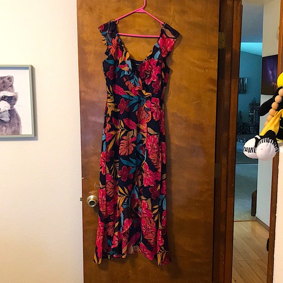 Women’s dress - Picture 3 of 5